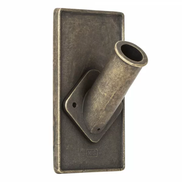 Flagholder moderne i bronze