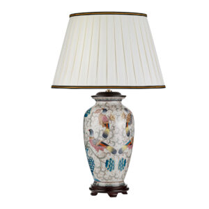 Ping orientalsk bordlampe i keramik i creme og sølv med fuglemotiver og plisseskærm