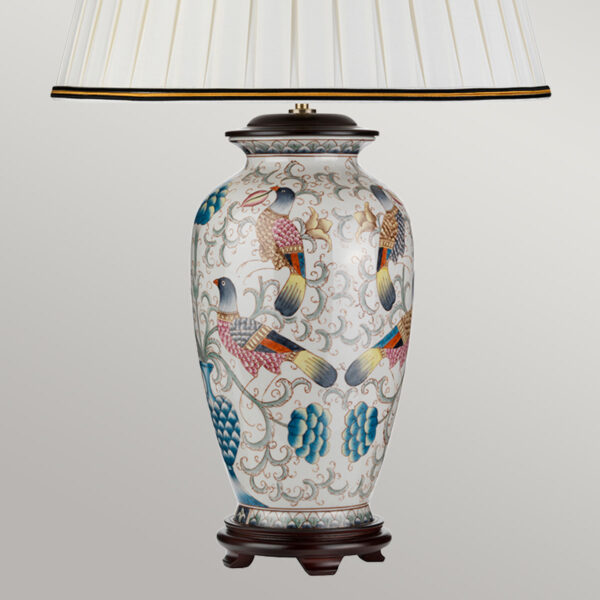 Ping orientalsk bordlampe i keramik i creme og sølv med fuglemotiver og plisseskærm - Image 3