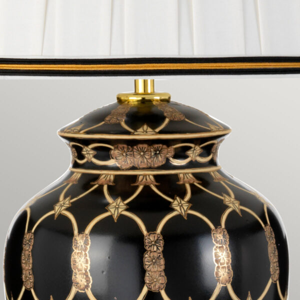 Taipei orientalsk bordlampe i keramik i sort og guld med plisseskærm - Image 3