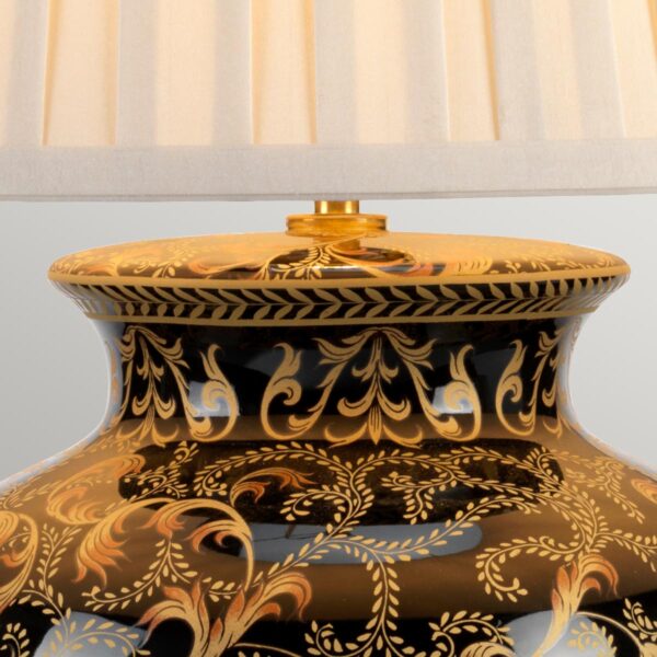 Morris L orientalsk bordlampe i porcelæn i guld og sort med plisseskærm - Image 3
