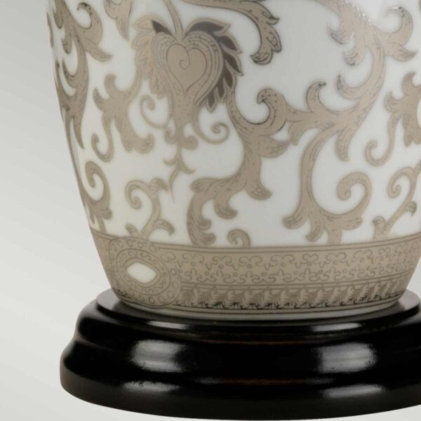 Orientalsk bordlampe i porcelæn i sølv og hvid med empireskærm - Image 4