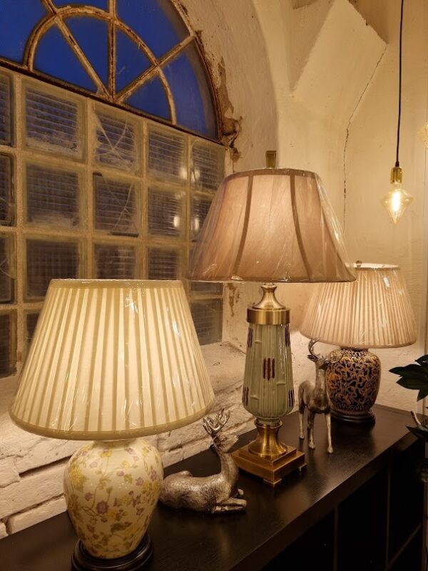 Monteverde bordlampe i keramik, antik messing-finish og empire karamel silkeskærm - Image 5