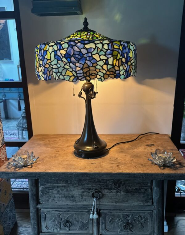 Tiffany Cobalt bordlampe i vintage bronze-finish med 3 lyskilder - Image 15